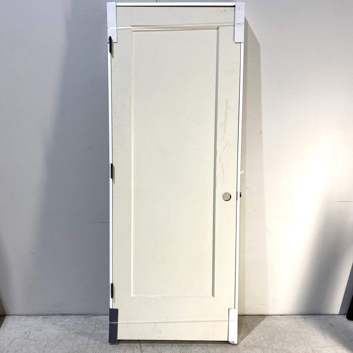 30" X 80" Prehung Interior Door with Black Hinges (RH)