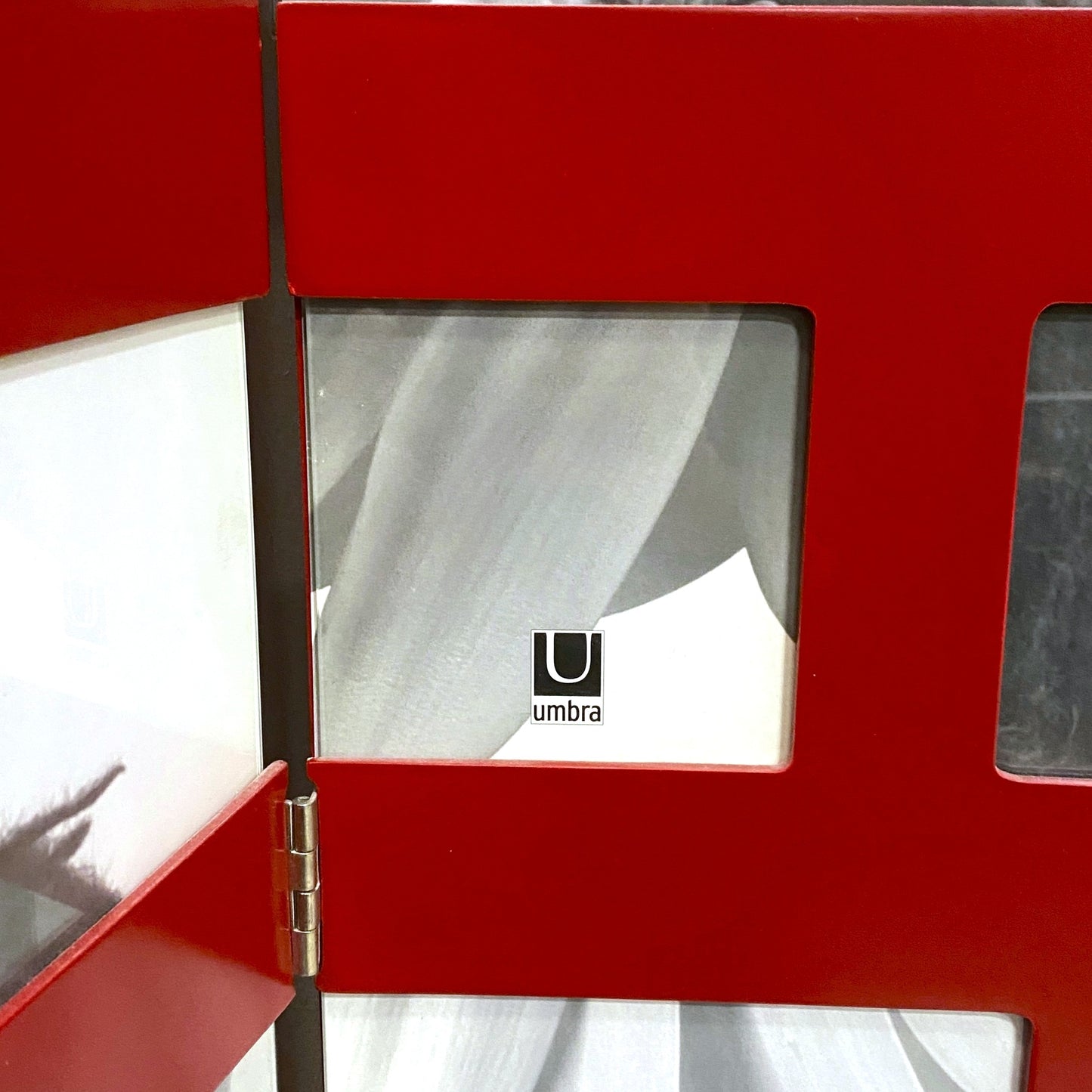 Tri-Fold Metal Photo Frame Room Divider
