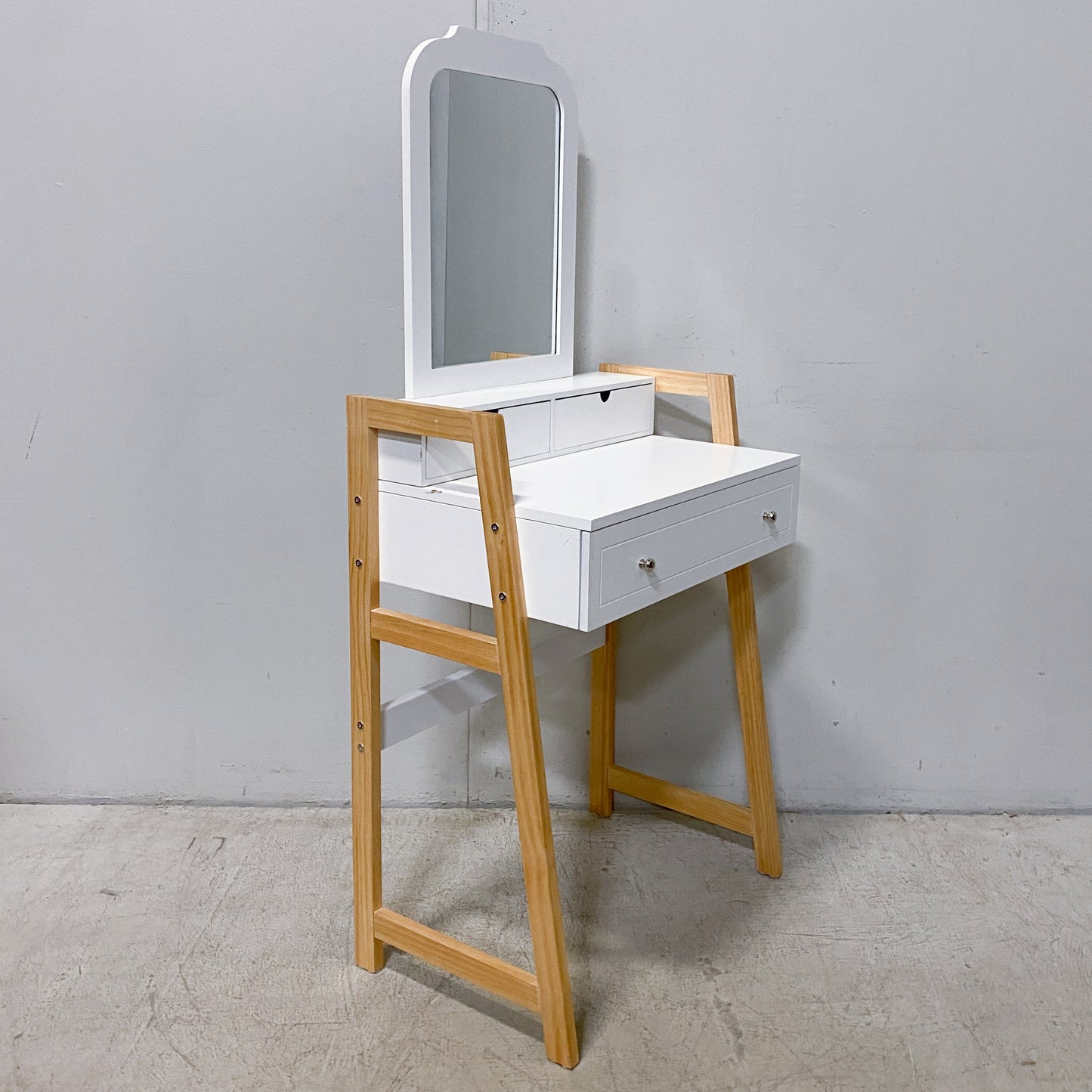 Make-up Desk