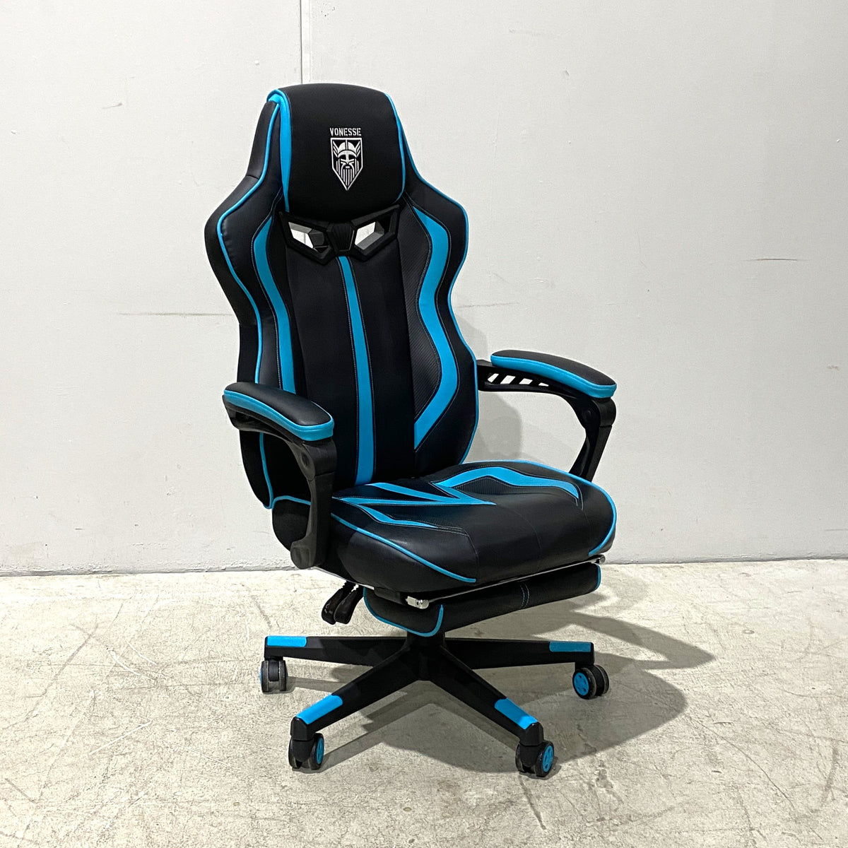 Gaming Chair with Footrest