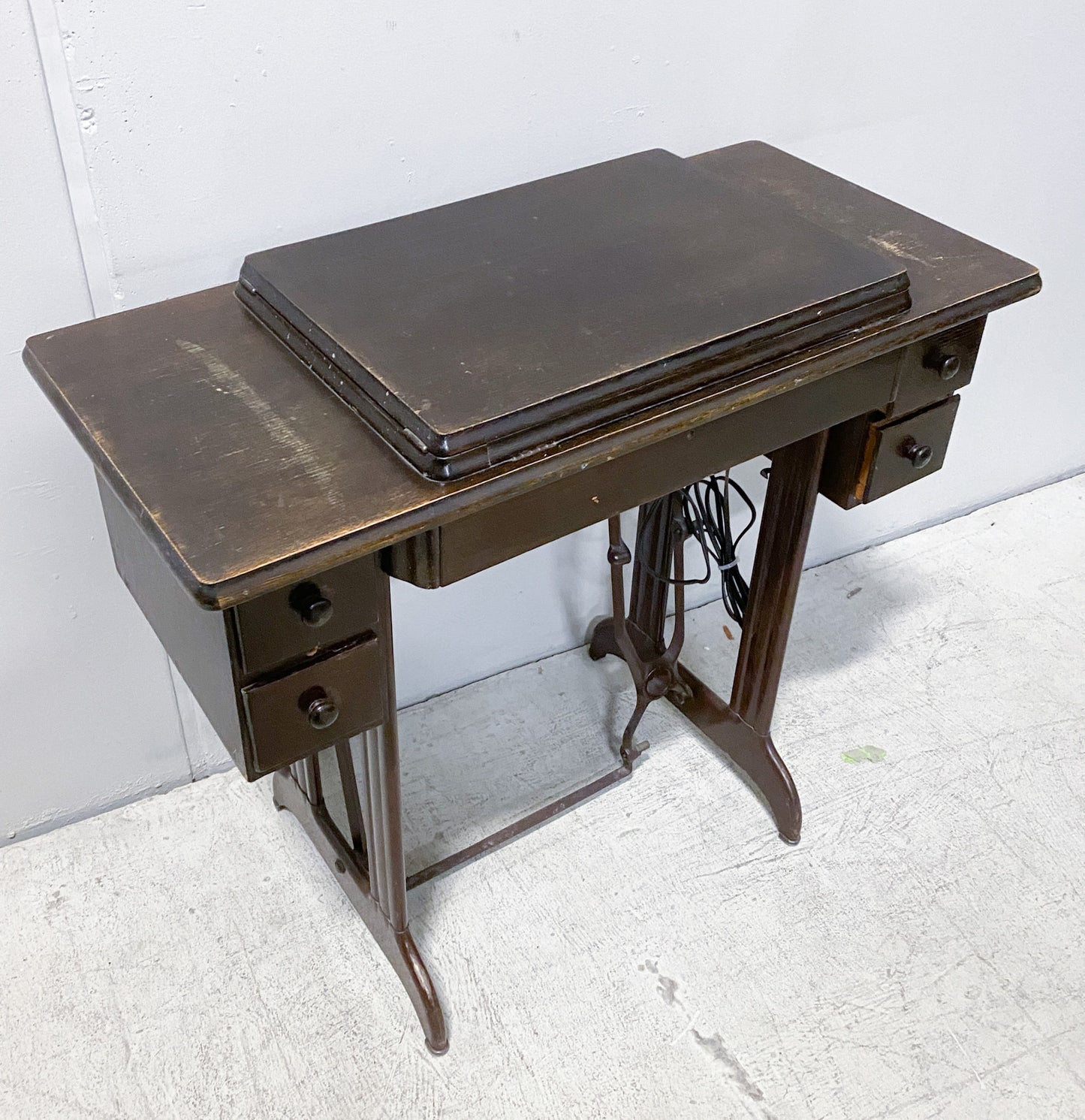 Antique 'Singer' Sewing Machine Table Circa 1936